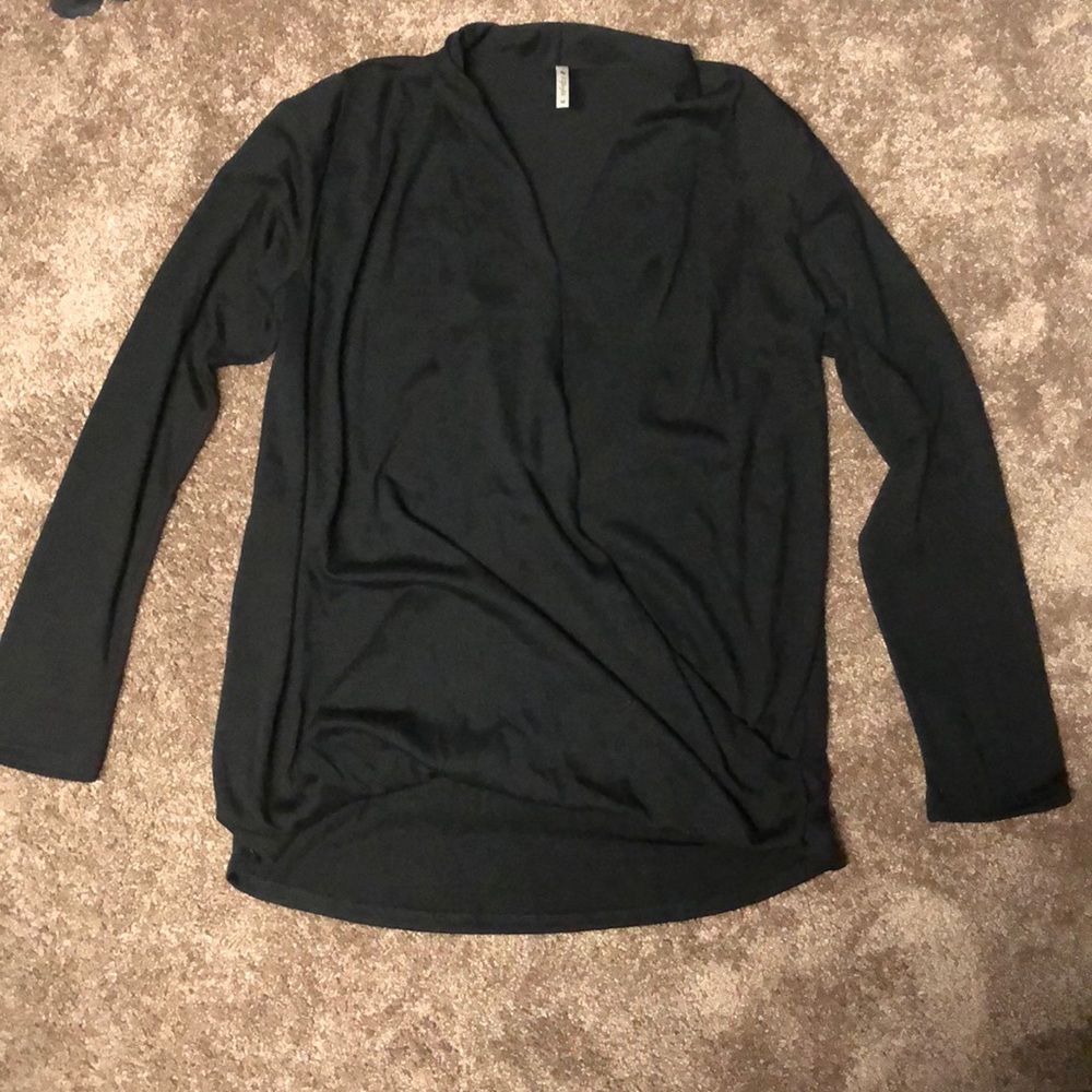 Black wrap front top